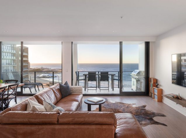 Living room & sea view